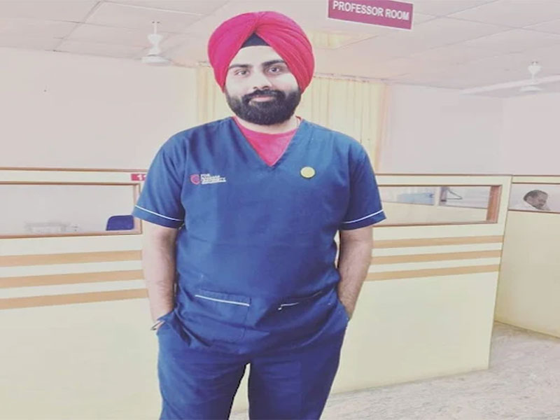 Dr. Karan Narang - Dentist & RCT Specialist