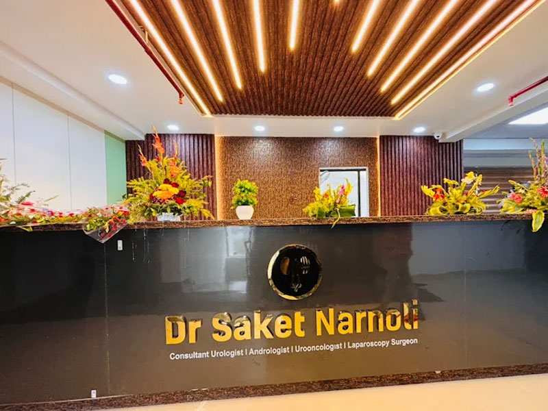 Dr. Saket Narnoli